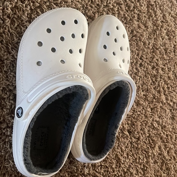 White crocs with furry gray liner - Picture 3 of 6